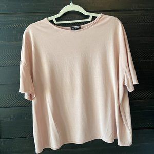Effortlessly Chic Pink T-Shirt with a Loose Fit from Express (Size L)